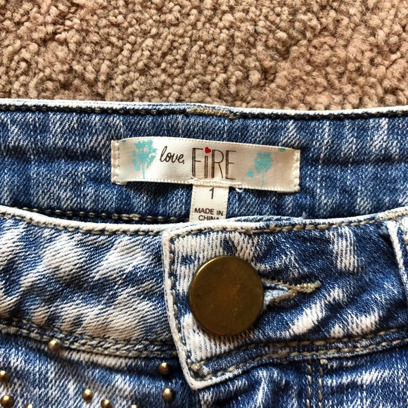 Jean shorts with gold studs - Picture 3 of 5